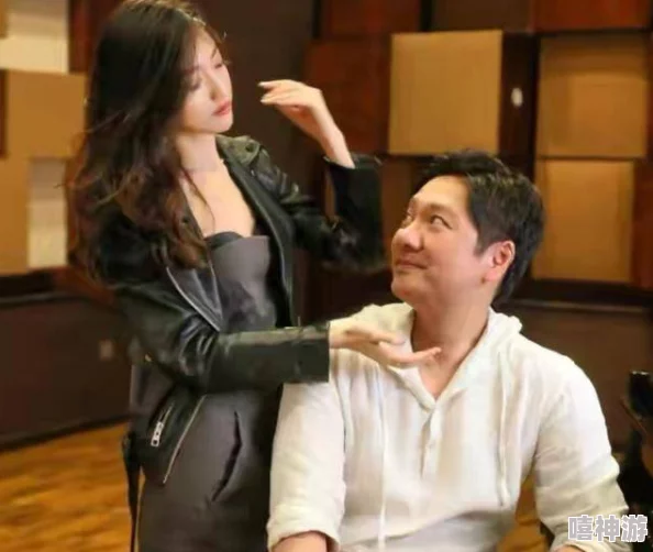 被两根粗大前后共享娇妻，竟然引发了邻里间的激烈争论与道德风波，令人震惊不已！