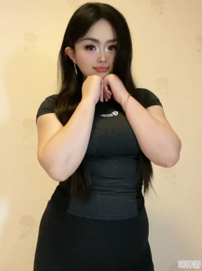 小年轻BBWBBwBBwBBw：网友热议这一现象，认为社会对身材的审美标准亟需多元化与包容性提升