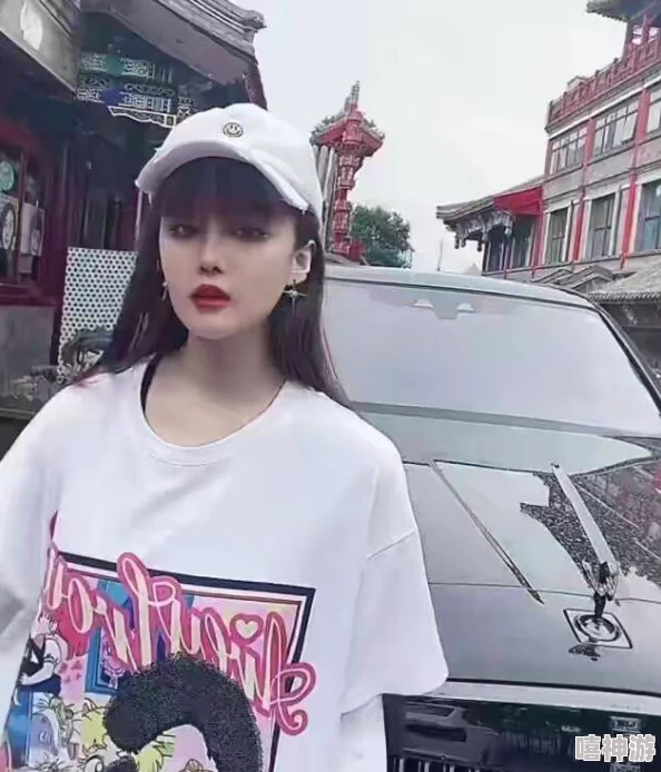 美女脱全身衣服免费让男生看，近日引发热议，网友们纷纷讨论其背后的社会现象与影响